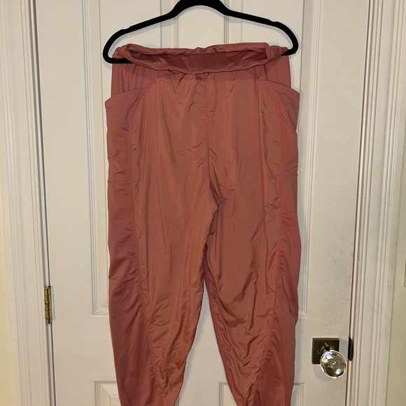 NWOT FP Movement Free People Movement Color Me Happy Joggers Rose Size Small - Picture 4 of 6